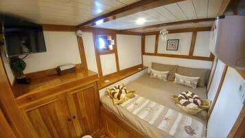 Quarto exclusivo, 3 quartos, vista para o oceano | 3 quartos, roupas de cama premium, frigobar, cofres nos quartos