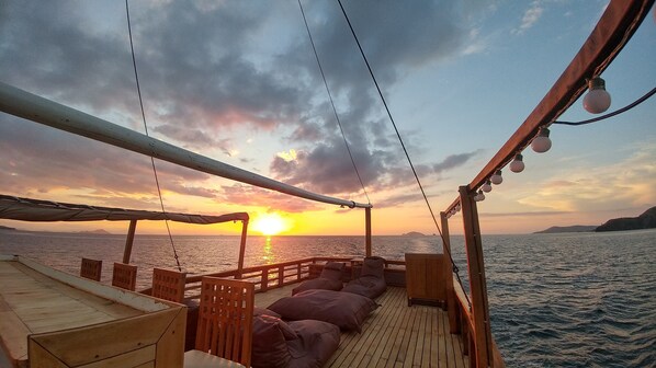 Sun deck - LaUnua (Labuan Bajo)