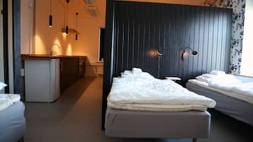 Family Studio | Laptop workspace, soundproofing, iron/ironing board, free WiFi