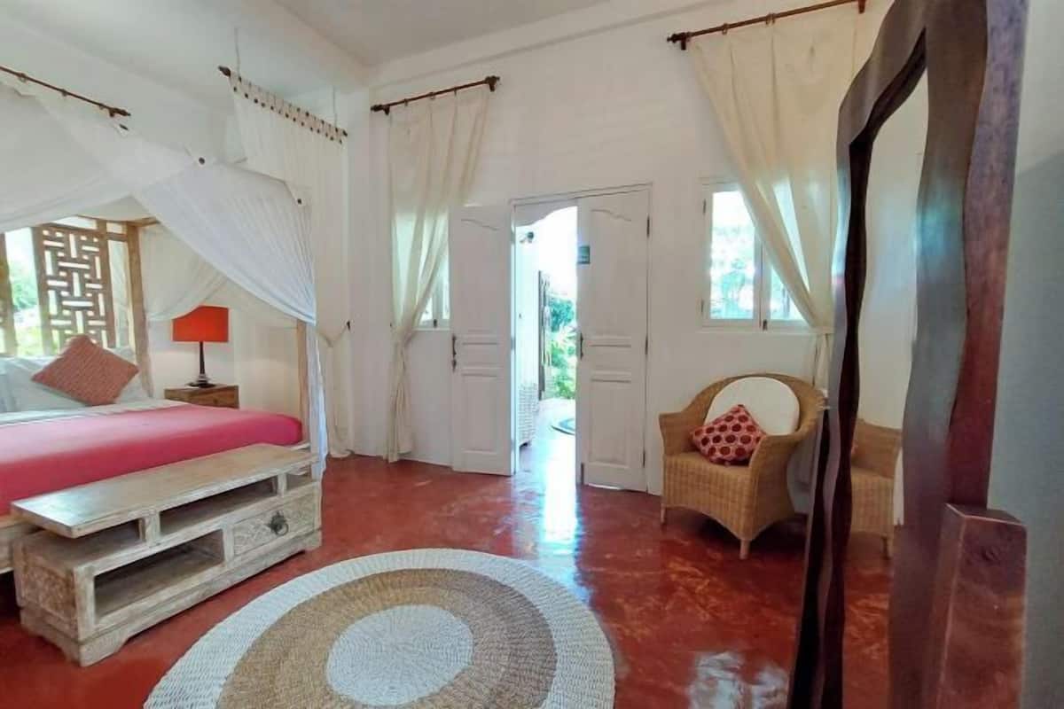 3 bedrooms, in-room safe, individually decorated, individually furnished