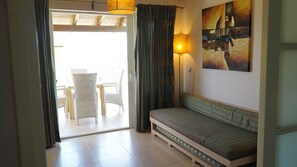 アパートメント 1 ベッドルーム | リビング エリア | テレビ