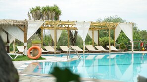 Seasonal outdoor pool, open 11:00 AM to 7:00 PM, pool umbrellas - Spiti Nikos (Corfu)