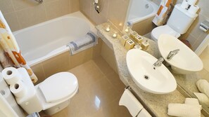 Bathtub, deep soaking tub, hair dryer, towels - Spiti Nikos (Corfu)