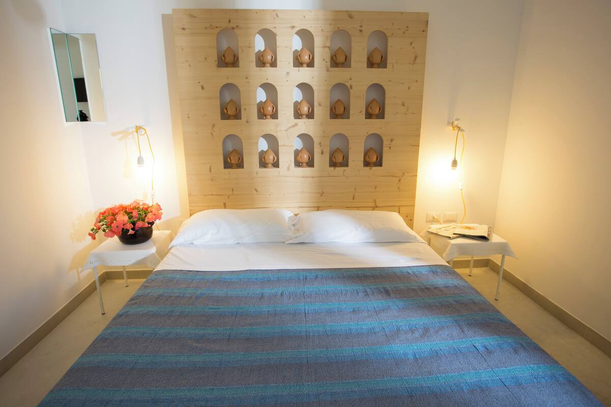 Kamar Double Ekonomi | Meja kerja, kedap suara, Wi-Fi gratis, dan seprai linen