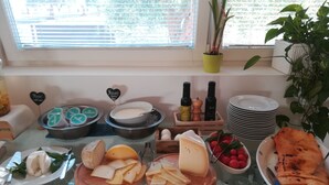Frokostbuffé hver dag (mot et tillegg)