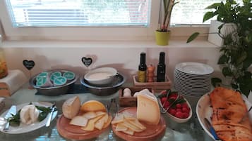 Daily buffet breakfast for a fee