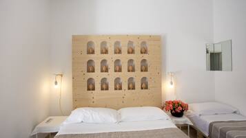 Dreibettzimmer | Schreibtisch, schallisolierte Zimmer, kostenloses WLAN, Bettwäsche