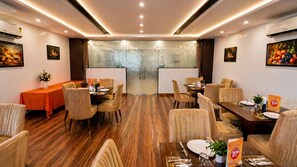 Restaurant - Hotel Kian by JMD Group (New Delhi)