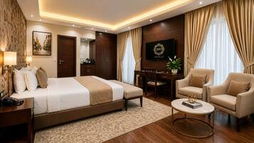 Club Room | Egyptian cotton sheets, premium bedding, memory foam beds, minibar