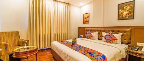 Deluxe Room | Egyptian cotton sheets, premium bedding, memory foam beds, minibar