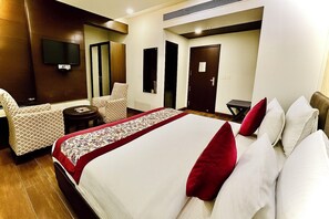 Club Room | Egyptian cotton sheets, premium bedding, memory-foam beds, minibar - Hotel Kian by JMD Group (New Delhi)
