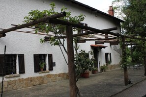 Vista frontal de la propiedad