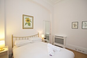 Apartment, 2 Schlafzimmer | 2 Schlafzimmer, Bügeleisen/Bügelbrett, kostenloses WLAN, Bettwäsche