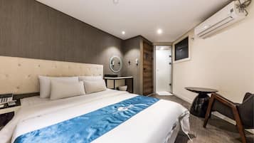 Deluxe Room, 1 Queen Bed, Smoking, Bathtub | Premium bedding, desk, free WiFi, bed sheets
