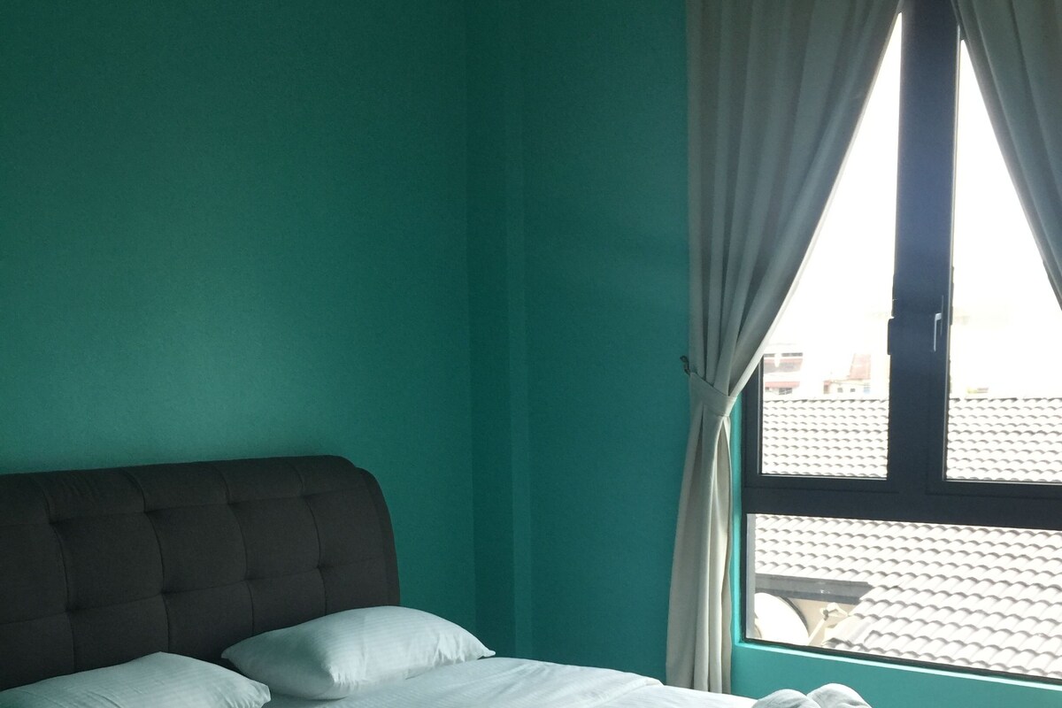 Deluxe Room | Desk, free WiFi