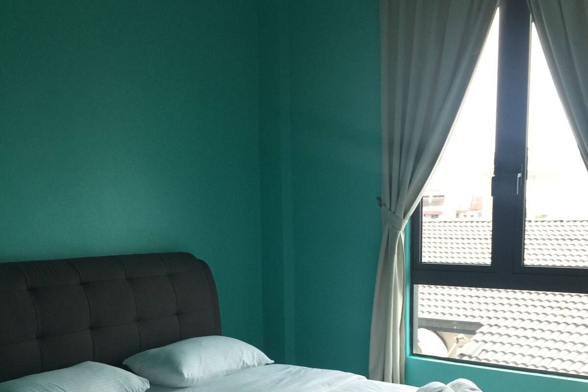 Deluxe Room | Desk, free WiFi