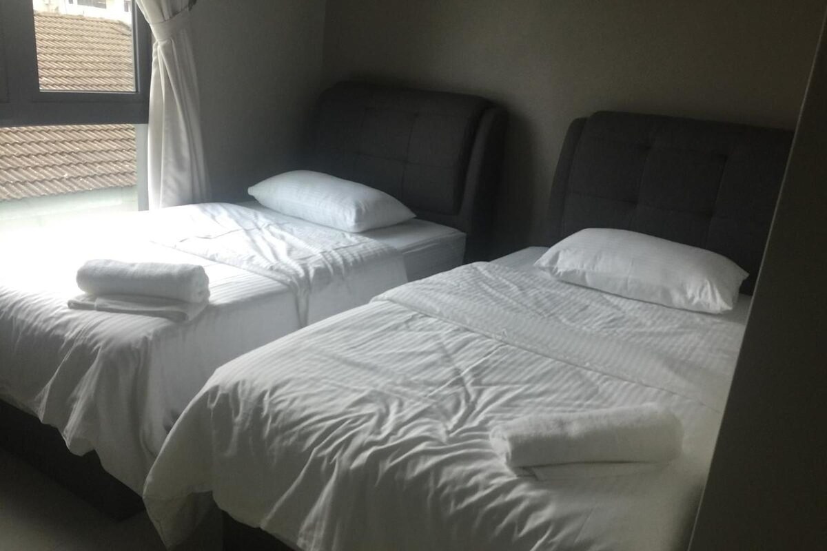 Twin Room | Desk, free WiFi