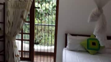 Doppia Economy uso singolo, 2 camere da letto, fumatori, vista giardino | 1 camera, una scrivania, ferro/asse da stiro, Wi-Fi gratuito
