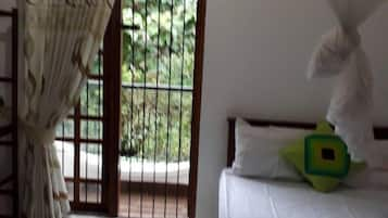 Economy Double Room Single Use, 2 Bedrooms, Smoking, Garden View