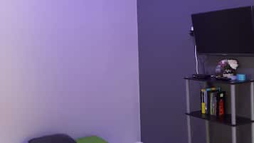 Televisión de pantalla plana y películas con cargo