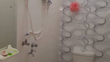 Ferienhaus, 4 Schlafzimmer | Badezimmer | Dusche, kostenlose Toilettenartikel, Hausschuhe, Handtücher