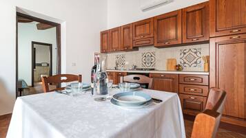 Classic Penthouse, 1 Bedroom | Private kitchen