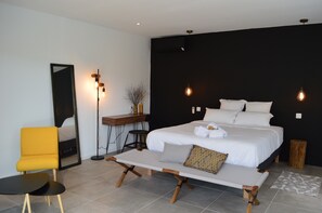 Phòng đôi (La Une) | Minibar, két bảo mật tại phòng, trang trí khác biệt 