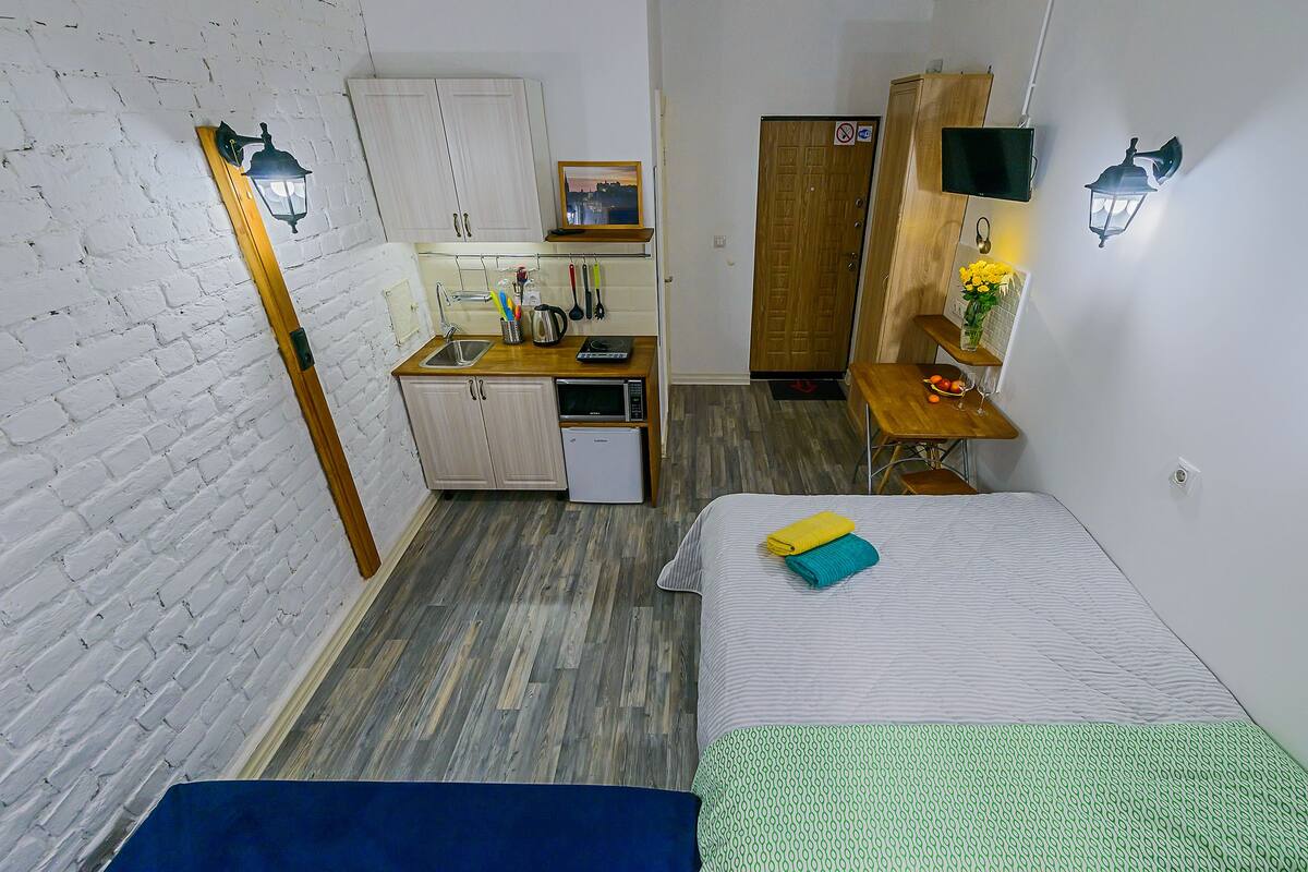 Apartment (England City) | Individuell dekoriert, individuell eingerichtet, Schreibtisch