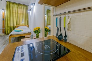 Monolocale Basic (Scotland City) | Cucina privata | Frigorifero, microonde, piano cottura, bollitore elettrico