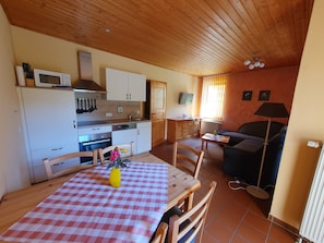 Comfort House, Ensuite (Doppelhaushälfte) | Private kitchen | Highchair - Feriendorf Fuchsberg (Schirgiswalde-Kirschau)