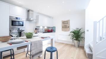 Family Apartment, 3 Bedrooms | Private kitchen | Full-sized fridge, microwave, oven, stovetop