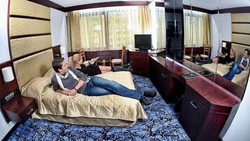 Minibar, free WiFi