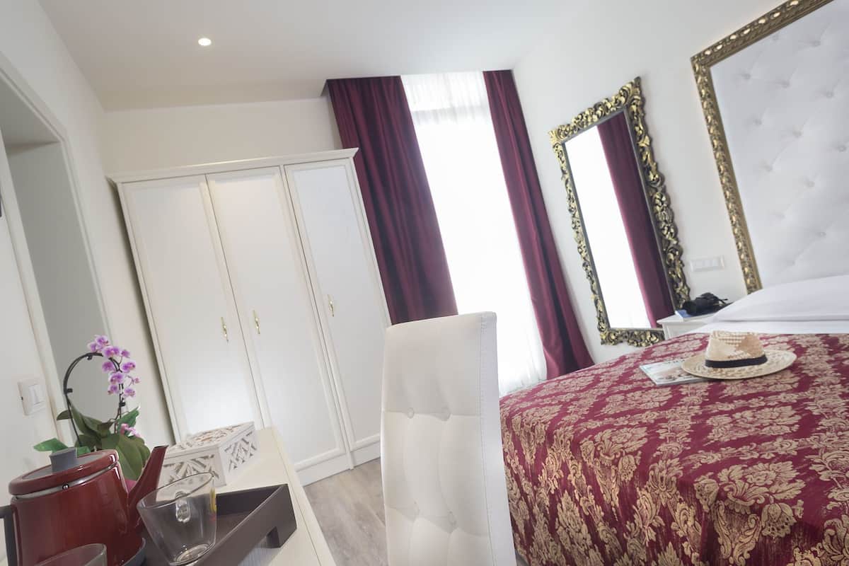 In-room safe, cribs/infant beds, free WiFi