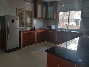 7-Bedroom Villa  | ครัวส่วนตัว | ตู้เย็นขนาดใหญ่, ไมโครเวฟ, กาต้มน้ำไฟฟ้า, เครื่องครัว/จาน/ช้อนส้อม