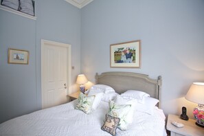 1 habitación, escritorio, tabla de planchar con plancha y wifi gratis 