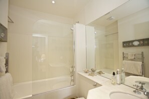 Apartment, 1 Bedroom | Bathroom | Combined shower/bathtub, hair dryer, towels - A Place Like Home - Elegant flat in South Kensington (London)