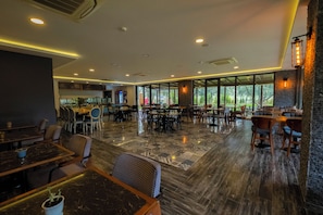 Breakfast, lunch and dinner served