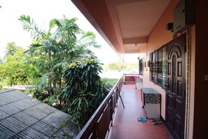 Terrace/patio - Hug Chang House (Chiang Mai)