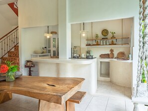 Traditional Villa, 3 Bedrooms, Poolside | Dining room - Medori Villa (Seminyak)