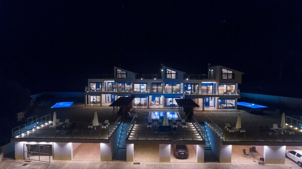 Façade de l’hébergement - soirée/nuit