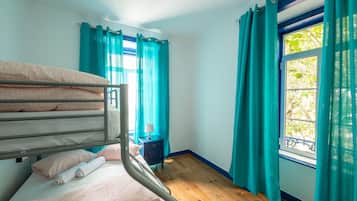 Quarto triplo básico | 10 quartos, ferros/tábuas de passar roupa, Wi-Fi de cortesia