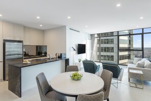 2 Bedroom Darling Suite | Dining room - Meriton Suites Sussex Street (Sydney)