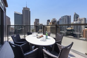 Suite, 3 slaapkamers | Uitzicht vanaf balkon