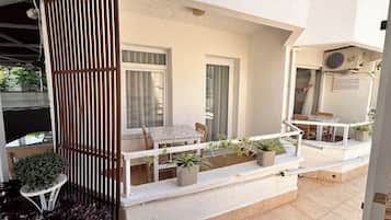 Basic Twin Room | Balcony