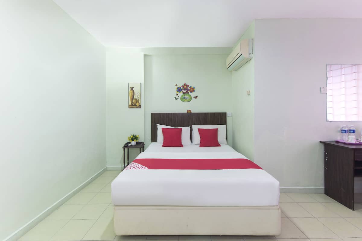 Quarto casal standard | Ferros/tábuas de passar roupa, Wi-Fi de cortesia, roupa de cama