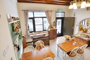Lobby sitting area - Village Villa B&B (Zhuqi)