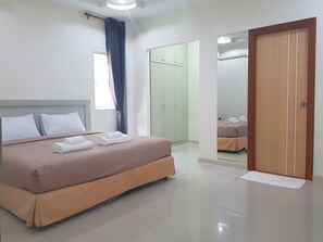 7-Bedroom Villa  | 7 camere, tende oscuranti, Wi-Fi gratuito