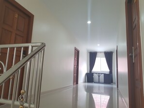 7-Bedroom Villa  | Living area | Smart TV