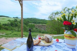 Se sirven cenas y cocina local