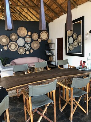 Lobby sitting area - Ku Sungula Safari Lodge (Hoedspruit)